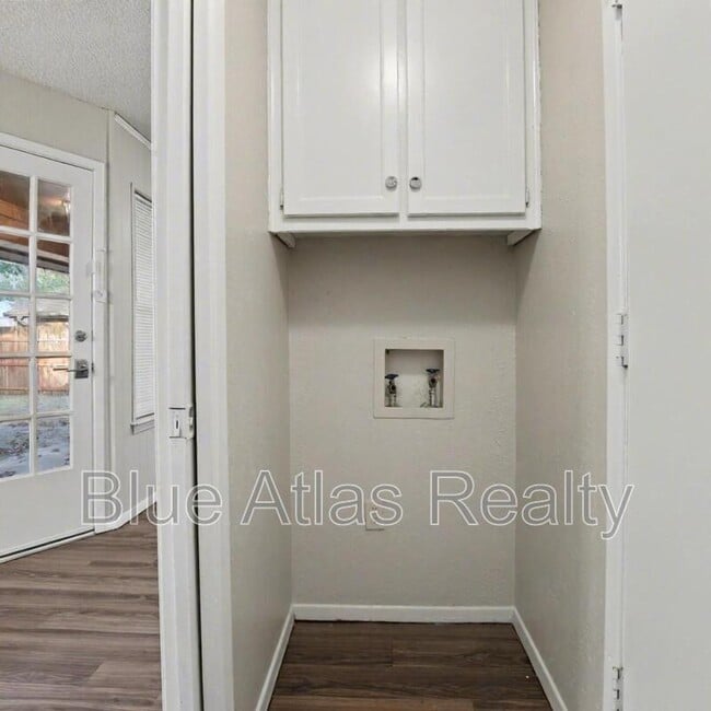 Building Photo - 6537 Meadowview Ln