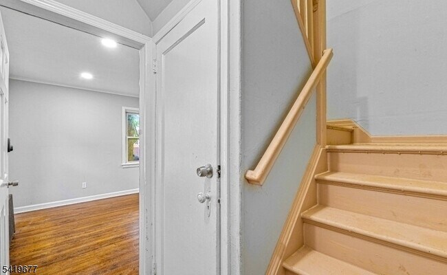 Building Photo - 6 Armstrong St