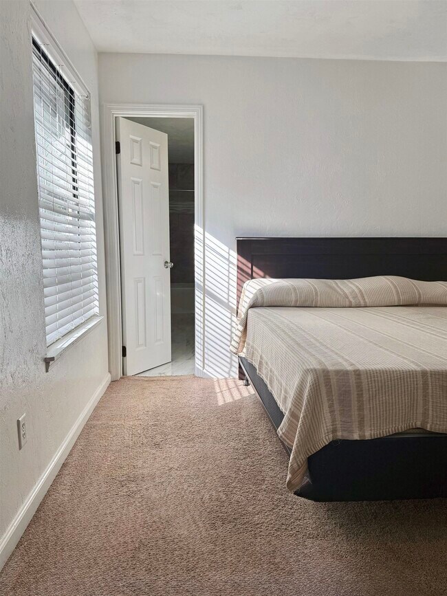 Building Photo - 4728 Pimlico Dr
