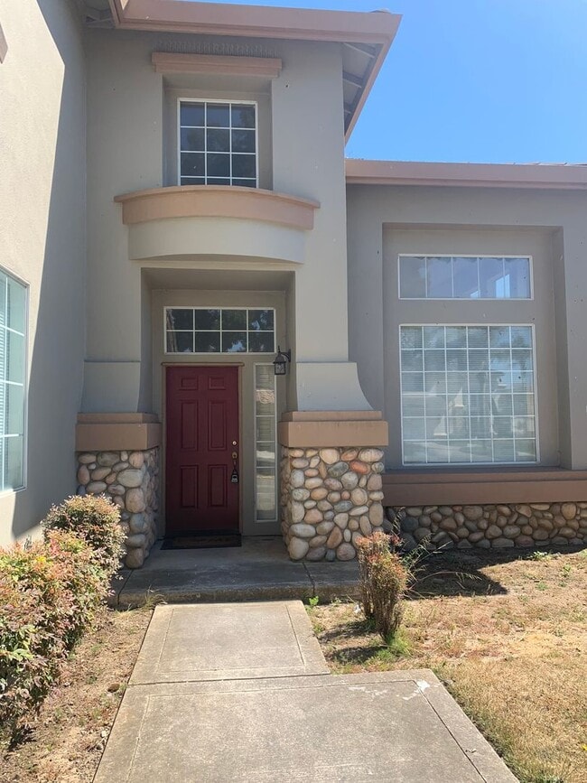 Building Photo - House For Rent