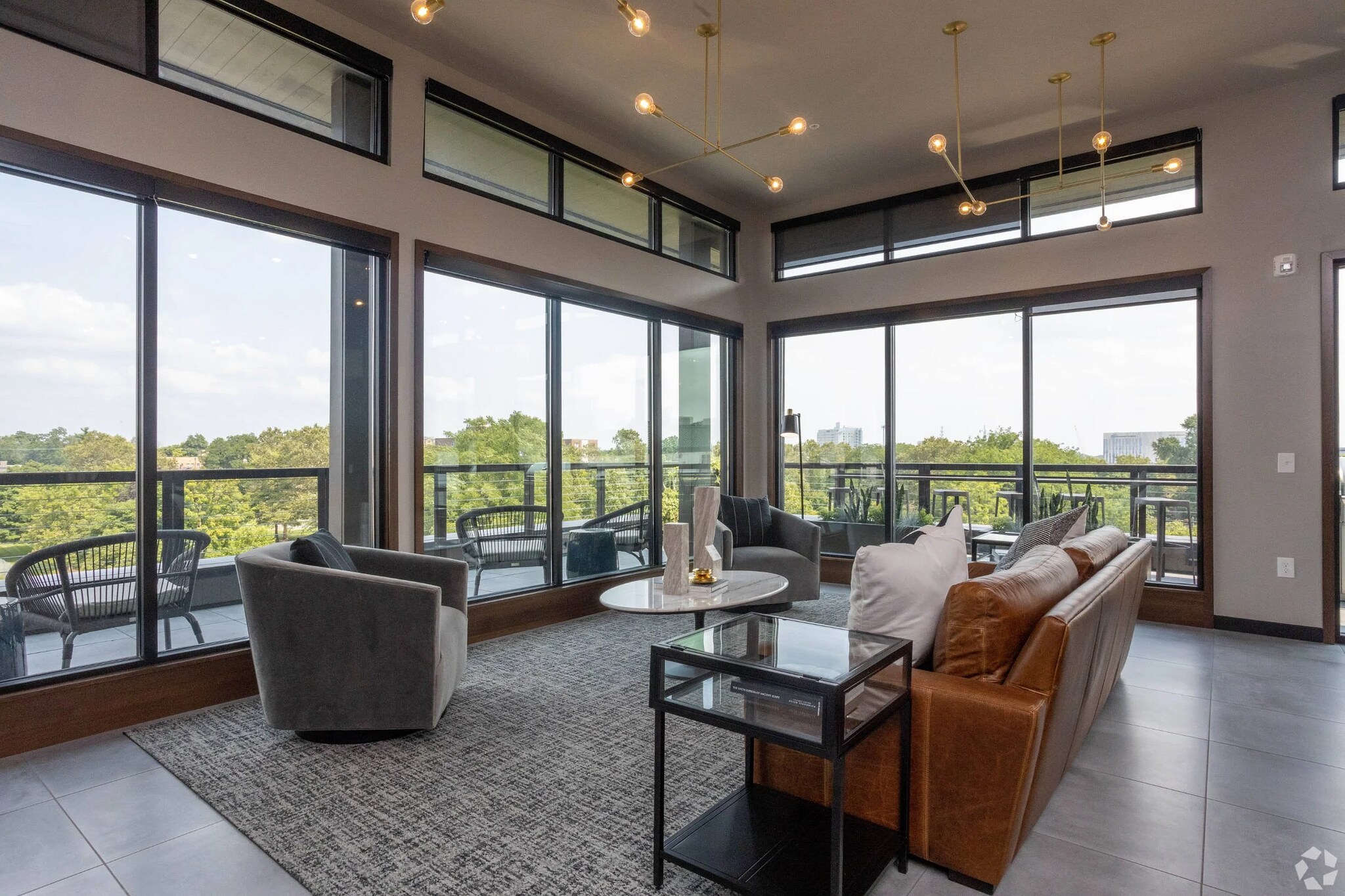 Building Photo - 409 Oak St