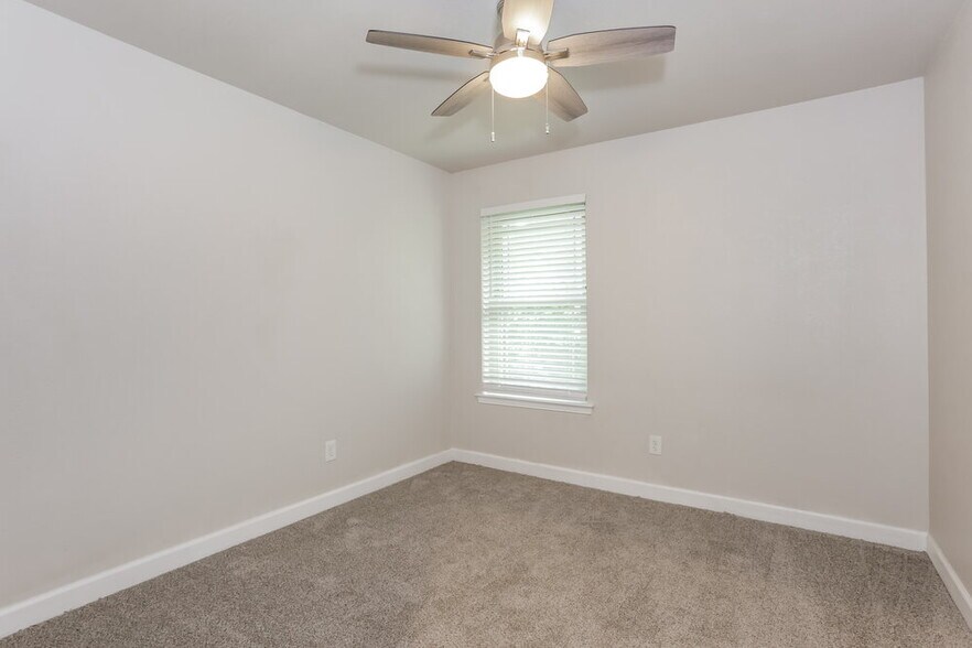 Building Photo - 1330 Heather Run Dr