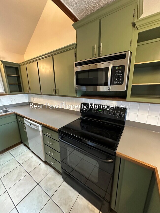 Building Photo - "Charming 2-Bedroom Duplex in Kittredge"