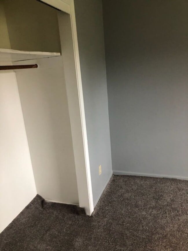 Building Photo - Nice 3 Bedroom 1 Bathroom Ranch