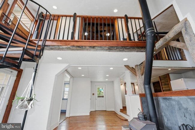 Building Photo - 27 E Broad Way