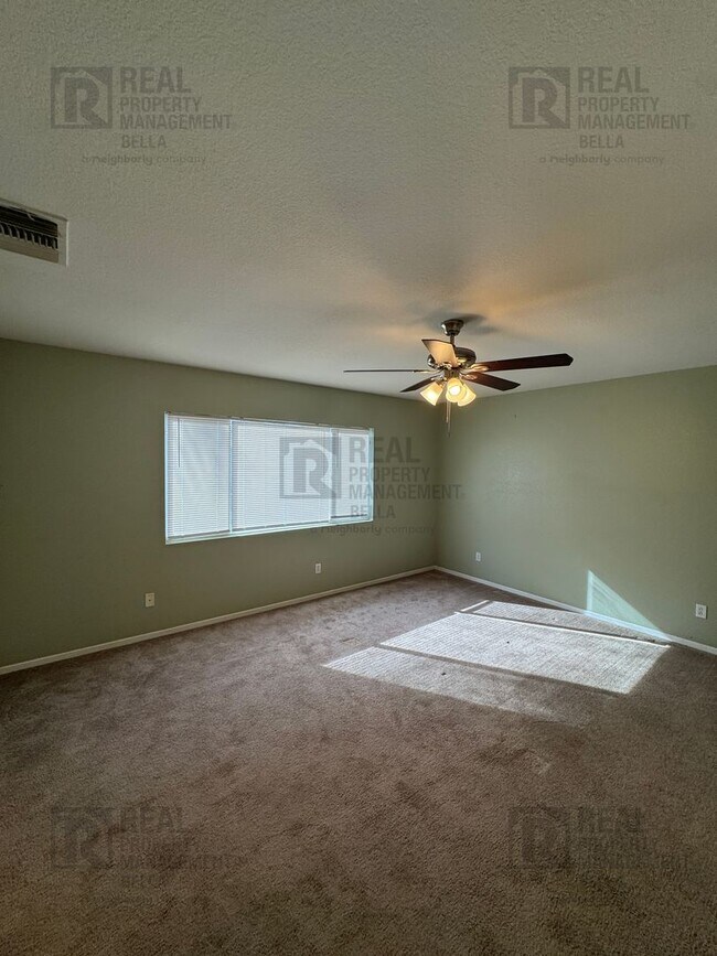 Building Photo - Spacious & Stylish 5-Bed, 3-Bath Home in Prime Murrieta Location