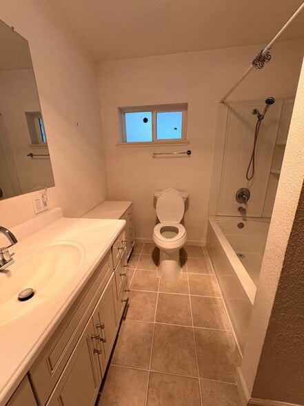 Building Photo - 4810 Kenmar Rd