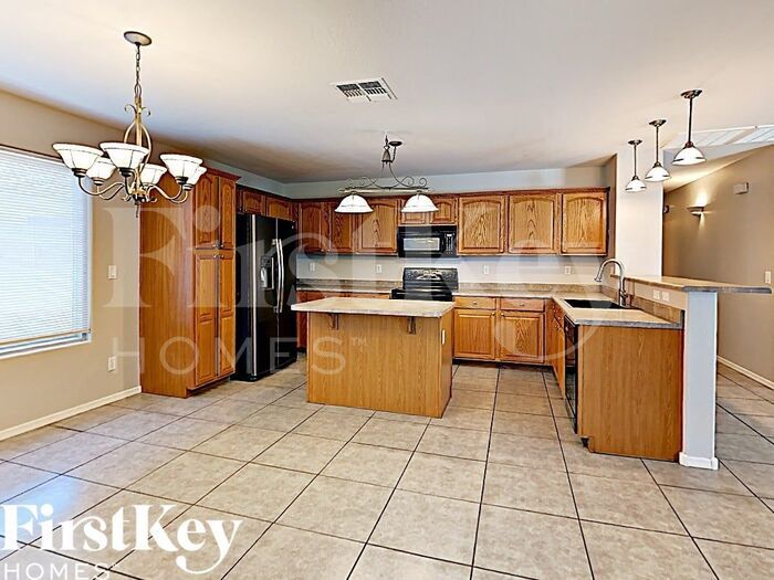 Building Photo - 2050 W Hayden Peak Dr