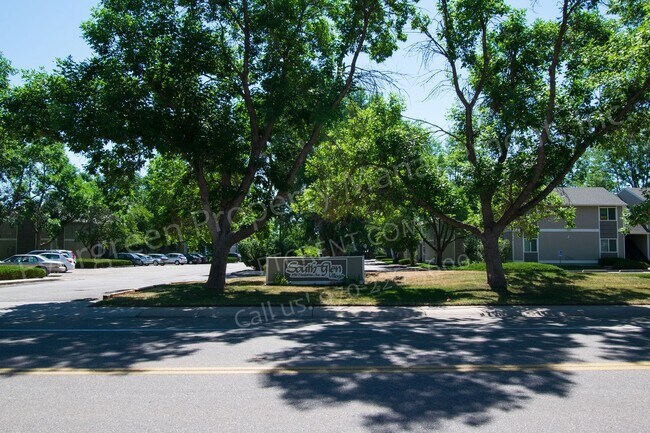 Building Photo - 3950 Manhattan Ave