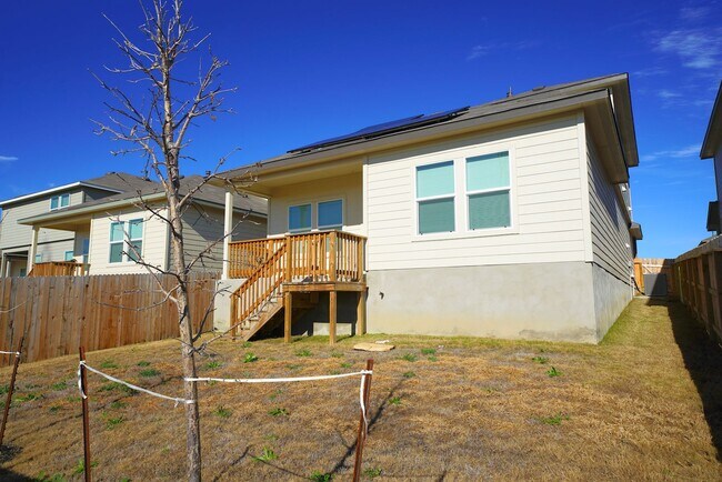 Building Photo - Like-New Home in Applewood Neighborhood. Realtor Commission: $600