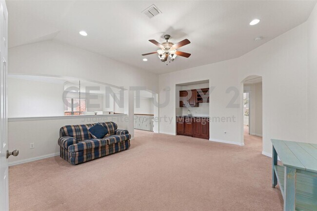 Building Photo - Beautifully Maintained, 2-Story 5/3.5/3 Ne...