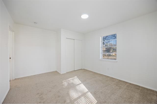 Building Photo - 3827 Vineyard Dr