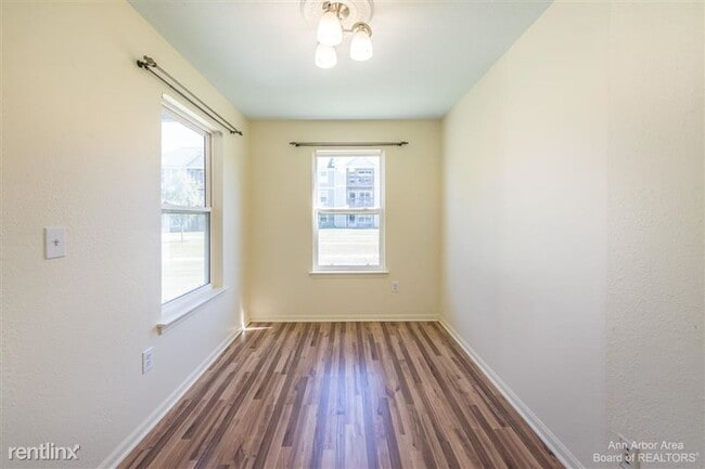 Building Photo - 1381 Millbrook Trail