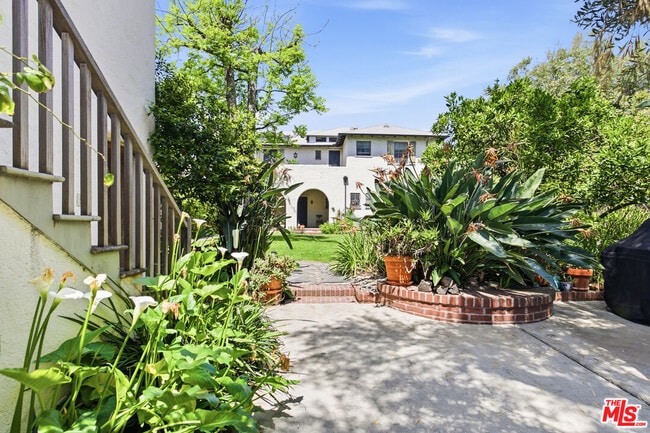 Building Photo - 484 Prospect Terrace