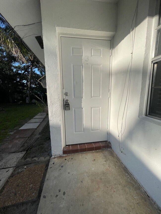 Building Photo - 208 NW 43rd Ct