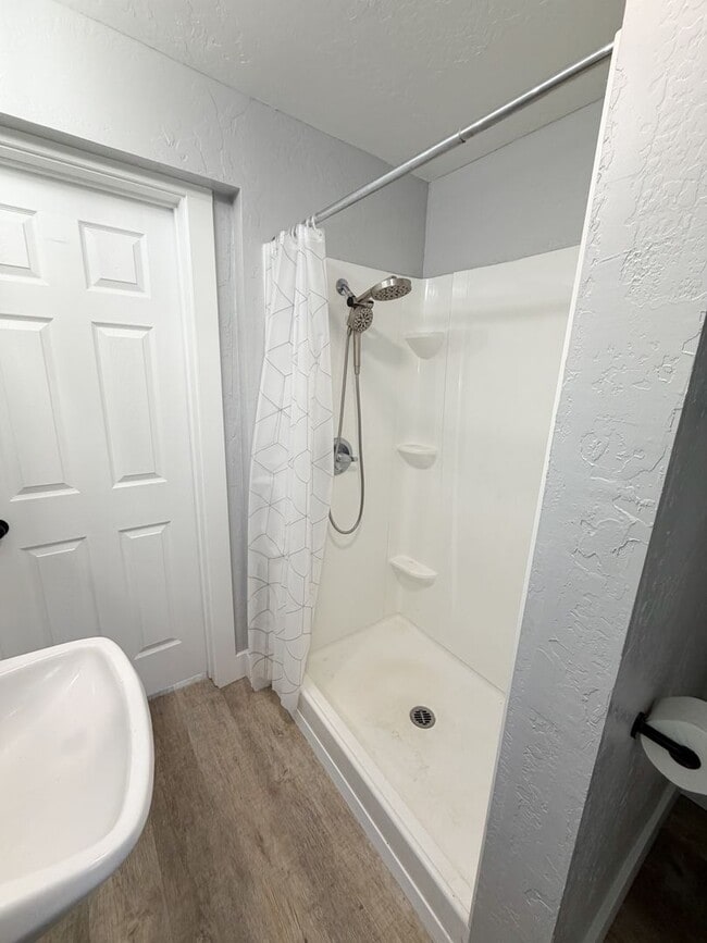 Building Photo - 2 Bedroom, 1 Bathroom Home