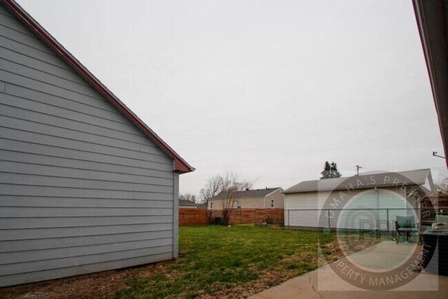 Building Photo - 2 Bed 1 Bath Home in Council Bluffs, IA