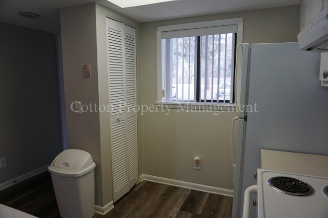 Building Photo - 2BR/2BA Condo - Great Location in Midtown Wilmington on Holly Tree / $1,199 /month Includes Water...
