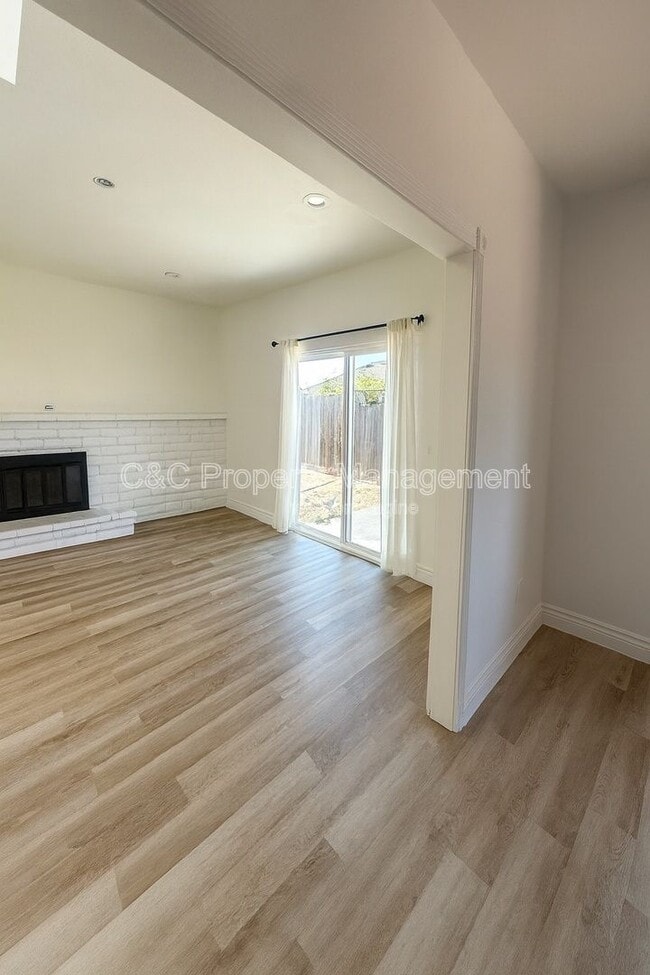 Building Photo - 296 Whitney Pl