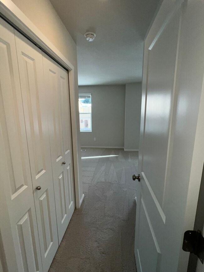 Building Photo - LIKE NEW Spacious 2 Story Home on Corner Lot - Kemper Grove / Ridgefield, WA