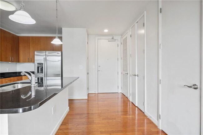 Building Photo - 711 Cosmopolitan Dr NE
