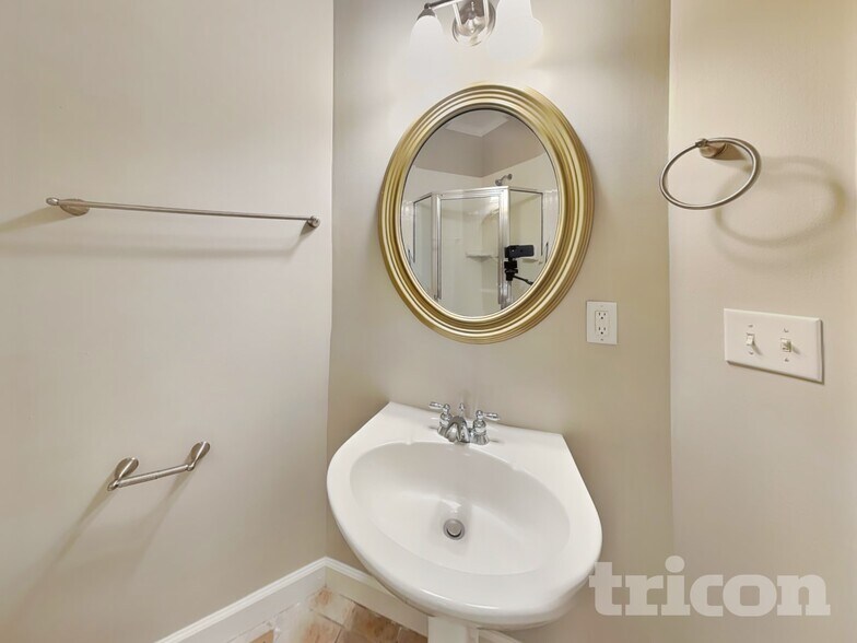 Building Photo - 10301 Sorrills Creek Ln