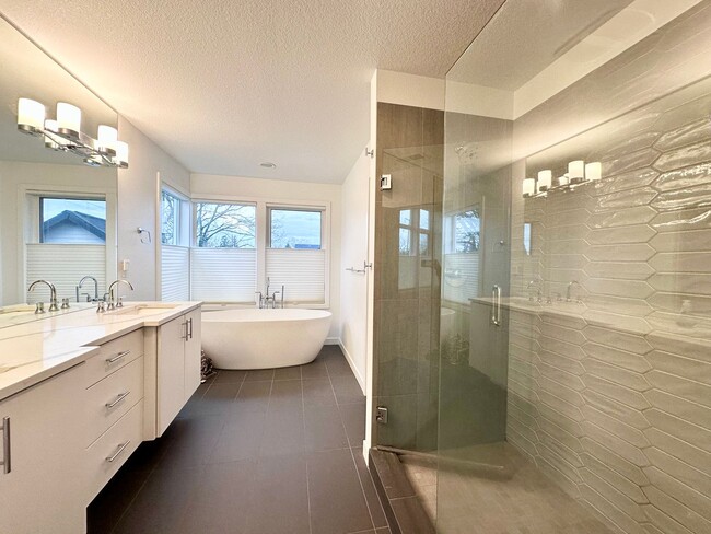 Building Photo - Exceptional Modern 3-Story Single-Family Home Near Woodstock