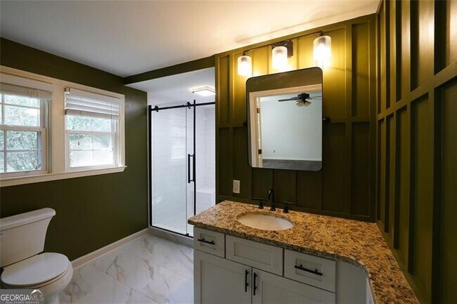 Building Photo - 701 Willow Ridge Dr NE