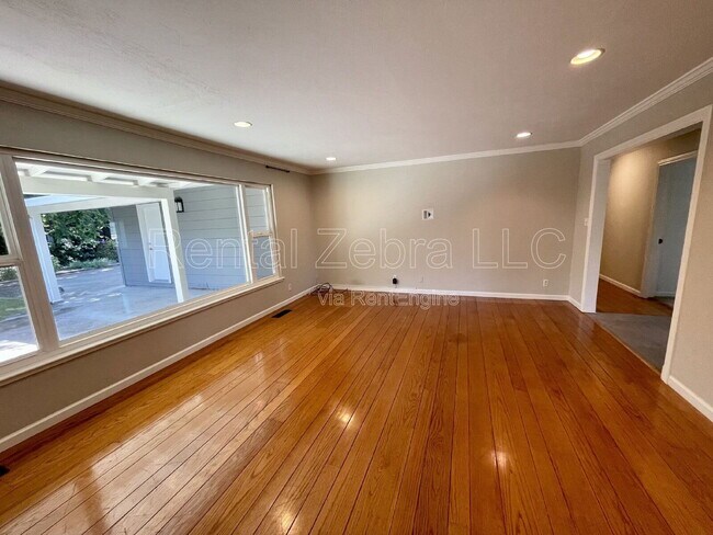 Building Photo - 626 Huntleigh Dr