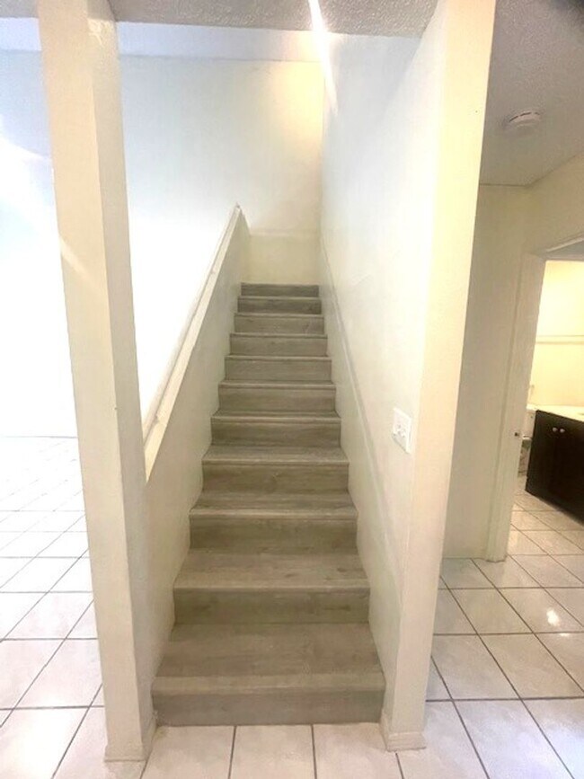 Building Photo - Beautiful 4 bed/ 2 bath/ 2 parking In Kaneohe