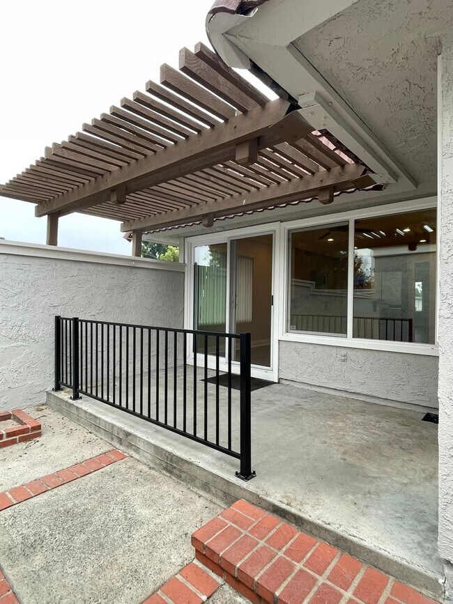 Building Photo - Beautiful Condo in Private Community
