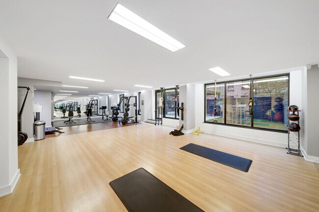 Building Photo - 330 W 58th St