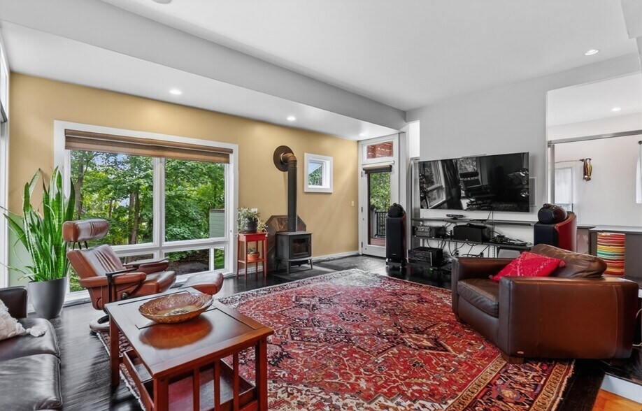 Building Photo - 15 Suban Pl