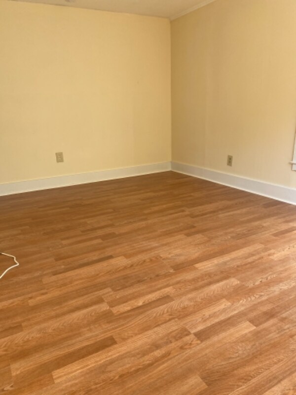 Building Photo - 134 School St