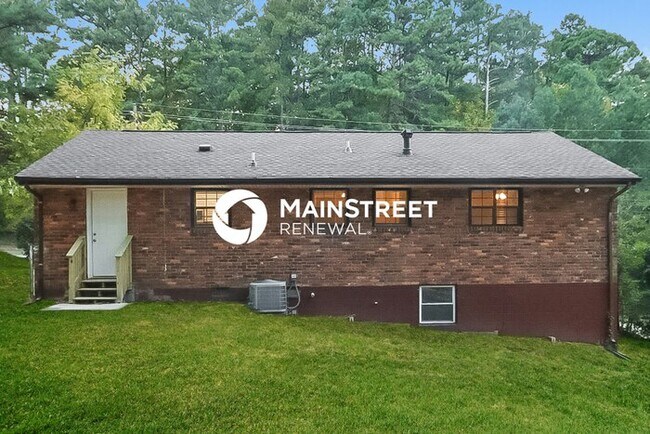 Building Photo - 3 Bedroom Pet-Friendly Home in East Point, GA with Main Street Renewal