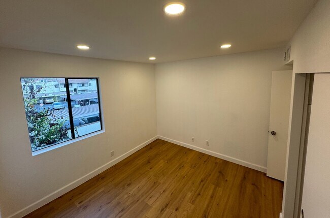 Building Photo - 25015 Peachland Ave