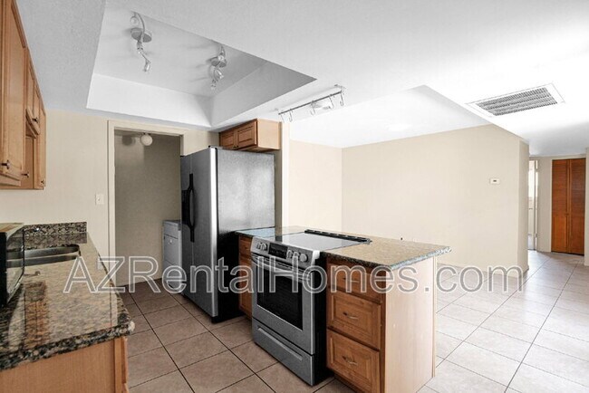 Building Photo - 1622 E Coronado Dr