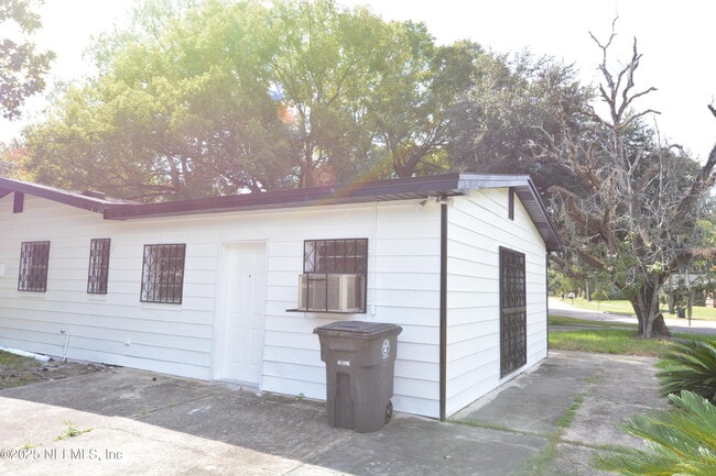 Building Photo - 6672 Kinlock Dr