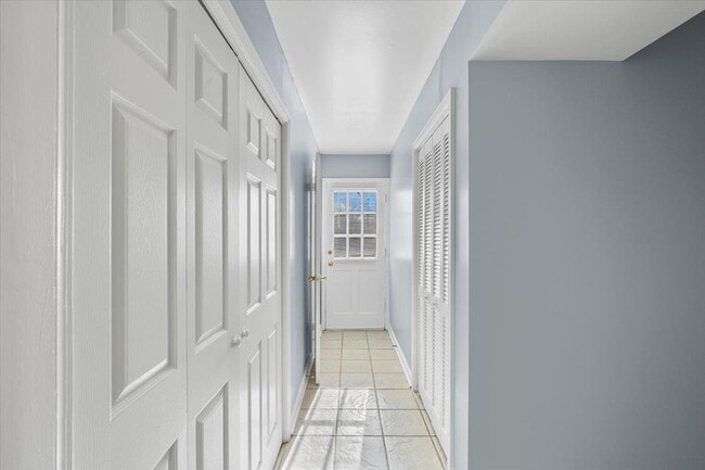 Building Photo - 3368 Coachouse Cove