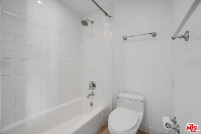 Building Photo - 321 S San Vicente Blvd