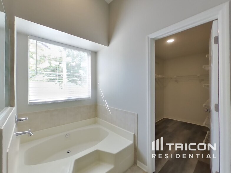 Building Photo - 873 Silversmith Cir