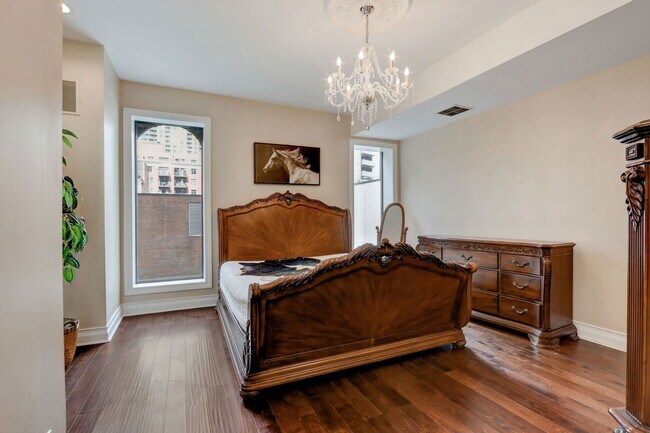 Building Photo - 22 W Ontario St