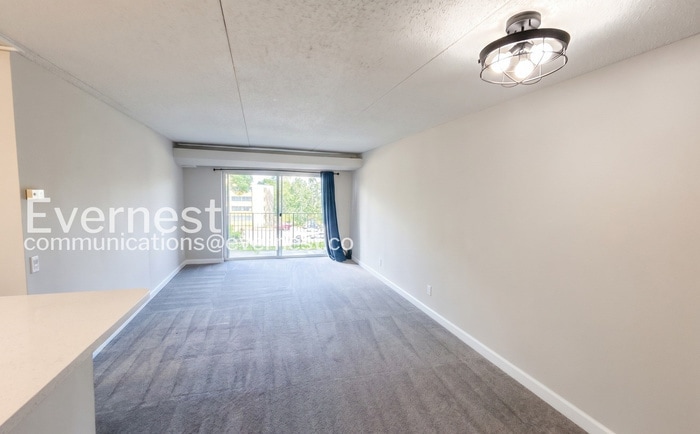 Building Photo - 75 S Reynolds St