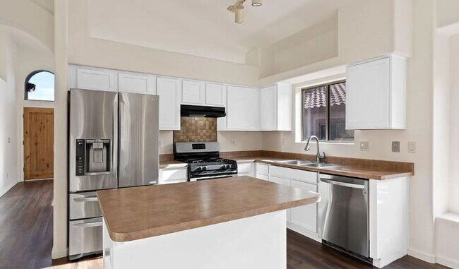 Building Photo - Rancho Sahuarita