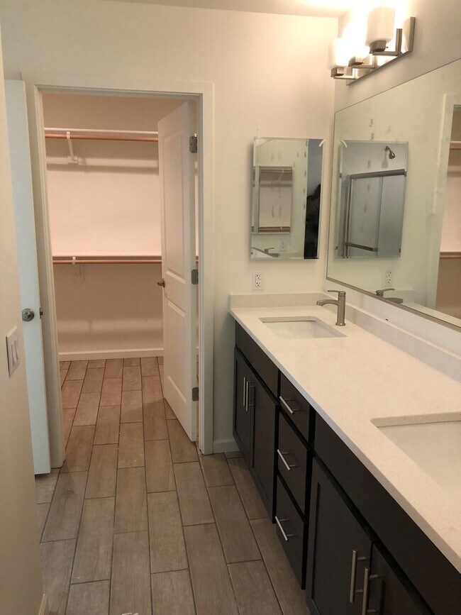 Building Photo - 2438 S Clovis Place-