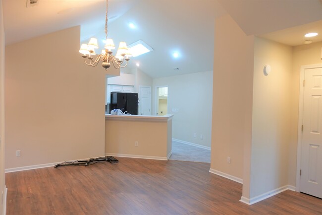 Building Photo - 303 Heritage Club Dr