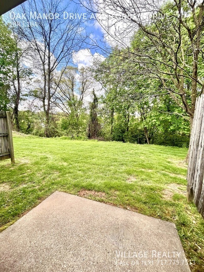 Building Photo - 204 Oak Manor Dr