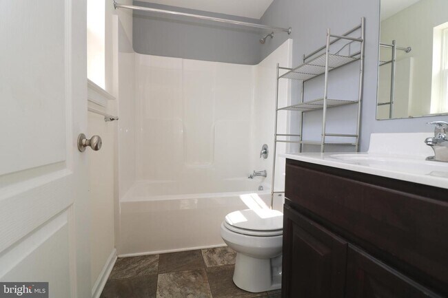 Building Photo - 120 Salerno Dr