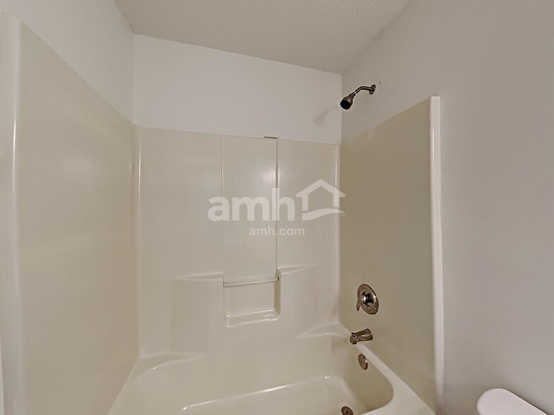 Building Photo - 8017 Wesley Farm Dr