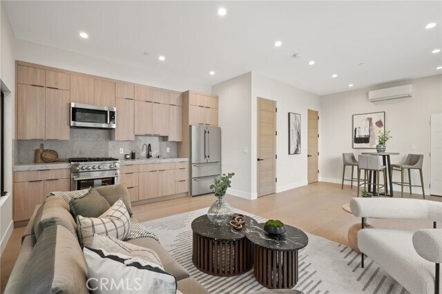 Building Photo - 4551 Alonzo Ave